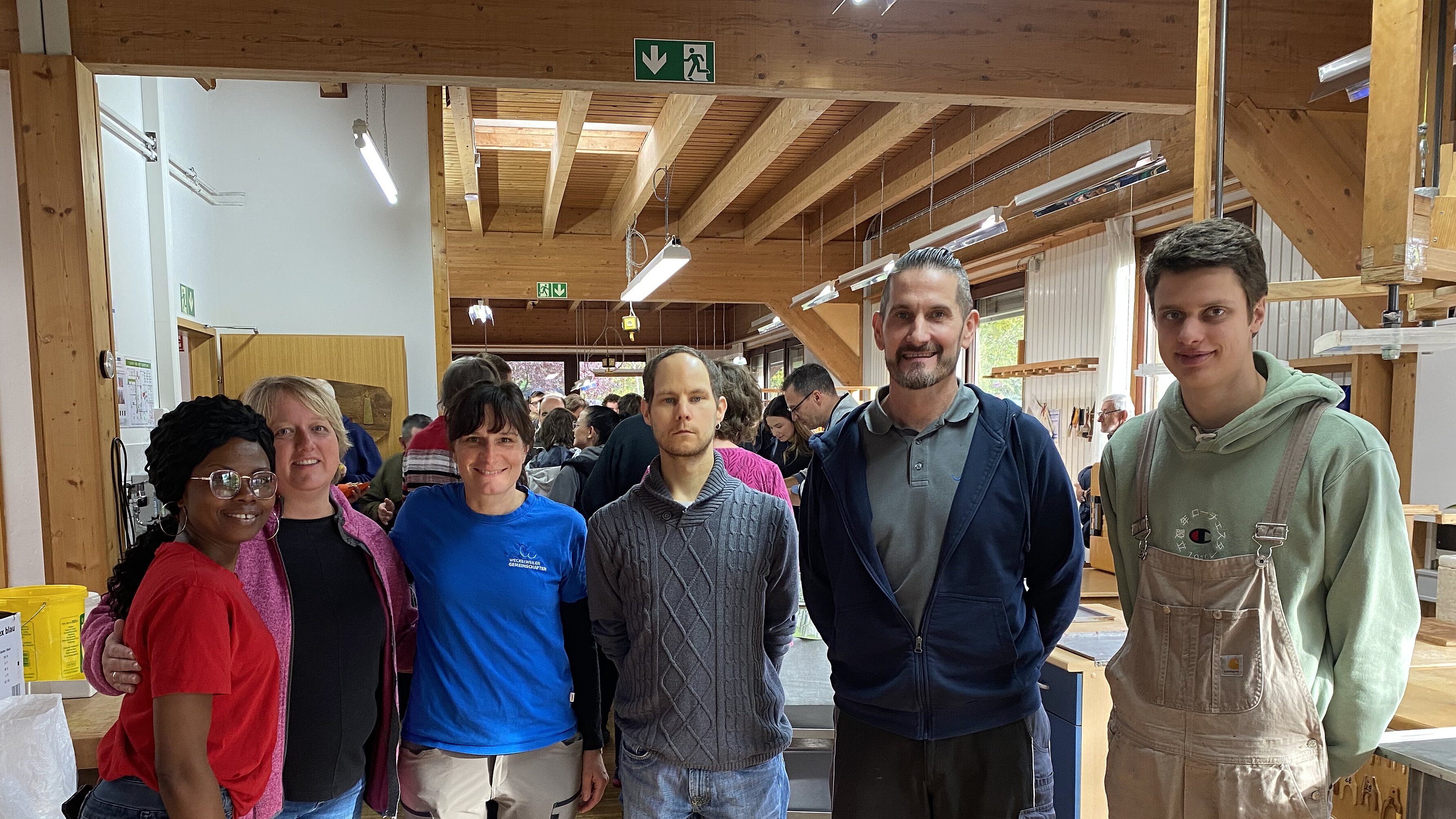 Das Team der Kerzenwerkstatt am Tag der Feier (von links): Yaira Pade (FSJ), Sandra Hahn, Monika Brenner, Martin Weber, Joachim Spieler und Lovis Nufer (Fachschüler). Das Team der Kerzenwerkstatt am Tag der Feier (von links): Yaira Pade (FSJ), Sandra Hahn, Monika Brenner, Martin Weber, Joachim Spieler und Lovis Nufer (Fachschüler).